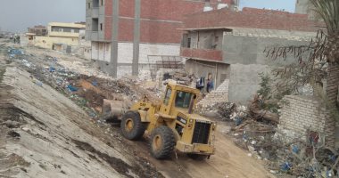 رفع 7 ألاف طن مخلفات بناء لفتح شارع جديد موازي للسكة الحديد بمطروح