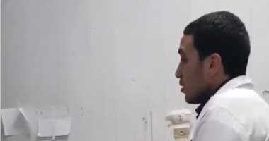 ممرض بدرجة منشد.. محمود معتمد ينشد للمرضى أثناء علاجهم فى الزقازيق.. فيديو