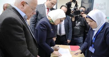 وزيرة الصحة: 579 ألف مواطن سجلوا بمنظومة التأمين الصحى الشامل ببورسعيد.. صور
