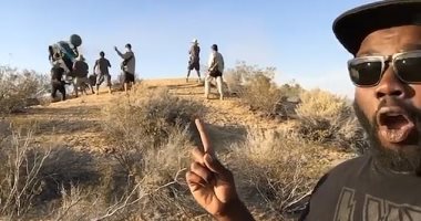بالصدفة.. سيلفى يوثق لحظات مرعبة لانقلاب سيارة سباق بكاليفورنيا.. فيديو وصور