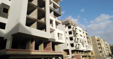 حى المقطم يزيل مخالفات كومبوند سكنى استجابة للمواطنين.. صور 