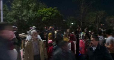 توافد السائحين على معبد أبو سمبل لمتابعة تعامد الشمس.. صور