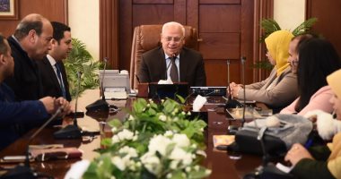 محافظ بورسعيد يستقبل وفد من أسوان للتعرف على تجربة مشروع التحول الرقمى.. صور