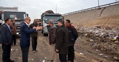 رفع 4500 طن تراكمات قمامة أسفل الطريق الحر وكوبري المنصورة ببنها وبدء تشجيرها