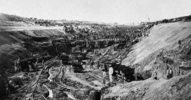 سعيد الشحات يكتب : ذات يوم .. 23 فبراير 1862.. السجن للهاربين من مشروع حفر قناة السويس.. والعمال يقذفون رؤساءهم الفرنسيين بقلل الماء.. والصعايدة يطلقون الأعيرة النارية