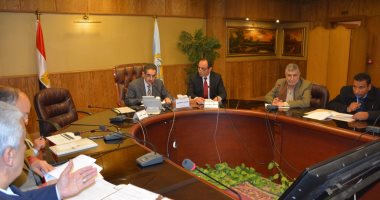 محافظ الغربية يستعرض الموقف التنفيذى لمشروع تطوير المزلقانات.. صور