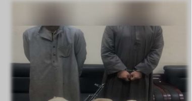   ضبط 25 كيلو بانجو وبندقية آلية و25 طلقة بحوزة عاطلين بأسوان