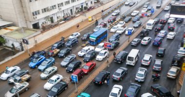 النشرة المرورية.. كثافات متحركة بمحاور القاهرة والجيزة