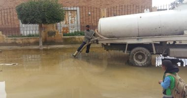 صور.. تحسن طفيف فى حالة الطقس.. والأحياء ترفع تراكمات مياه الأمطار بالإسكندرية