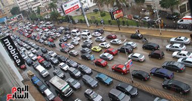 النشرة المرورية.. كثافات متحركة بمحاور القاهرة والجيزة