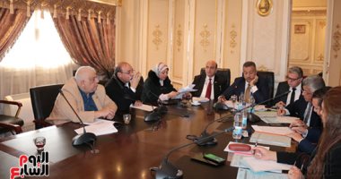  "صحة البرلمان" تطالب بالاستفادة بمستشفيات الجيش والشرطة فى التأمين الصحى 