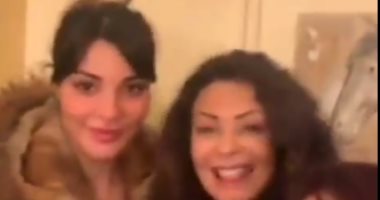 فيديو.. كارمن لبس وقصى خولى ونادين نجيم يرقصون على مهرجان "بنت الجيران" 