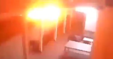 لحظة سقوط صاروخ قرب منزل في مستوطنة "سديروت" شرق قطاع غزة