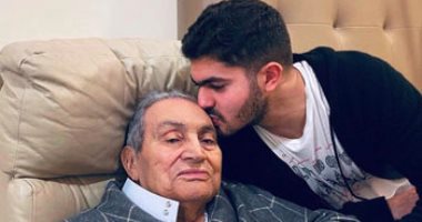 3 خطابات لمبارك فى 25 يناير.. الأول تحدث فيه على أن السيادة للشعب وإقالة الحكومة.. والثانى دعا فيه لعدم الانسياق وراء الفوضى وتكليف نائبه بالحوار مع القوى السياسية.. وفى الأخير حاول دعوة الشباب للحوار