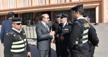 محافظ أسوان يوجه بتوقيع غرامات على المركبات المخالفة أمام المراسى السياحية.. صور