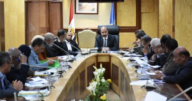 محافظ أسوان يفعل قرارات استثمار الرسوم المالية لتنفيذ مشروعات خدمية.. صور وفيديو