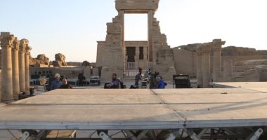 مدحت صالح مع عمرو سليم وبلاك تيما نجوم افتتاح مهرجان دندرة