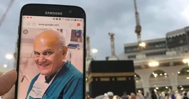 مجدى يعقوب فى الحرم المكى.. إيهاب زمزم يوثق دعاءه للطبيب العالمى من قلب مكة