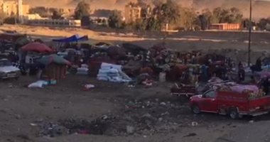 قارئ يناشد حى الهرم إزالة سوق عشوائى خلف المتحف الكبير بمساكن شباب الرماية