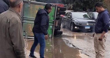 أهالى شارع أسوان بمصر الجديدة يستغيثون من حفرتين بالأرض يؤدى للحوادث