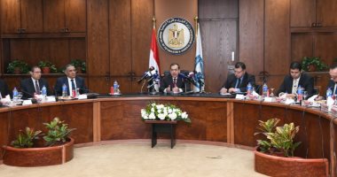وزير البترول يعلن طرح المزايدة العالمية الأولى للبحث عن الذهب.. تتم بإجمالى 320 قطاعًا على مساحة حوالى 56 ألف كيلو مترًا مربعًا.. وتستهدف المنطقة الواقعة بين خطى عرض 23 : 28 درجة بالصحراء الشرقية والبحر الأحمر