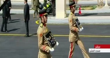 شاهد.. استعراض نياشين "مبارك" العسكرية خلال جنازته العسكرية