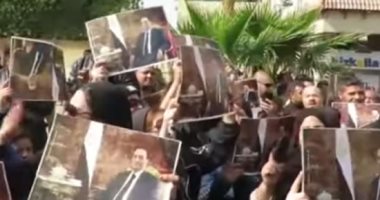 أقوى رسالة من سيدة بالدموع.. وآخرين يقدمون غنوة فى وداع مبارك
