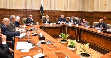 البرلمان يتصدى للفوضى.. مطالب بتعديل قانون إشغال الطرق العامة لوقف التعديات والإشغالات.. تغليظ العقوبة بالحبس والغرامة لتحقيق الردع العام.. نواب: المقاهى والمحلات والباعة الجائلون يحتلون أكثر من نصف الشوارع