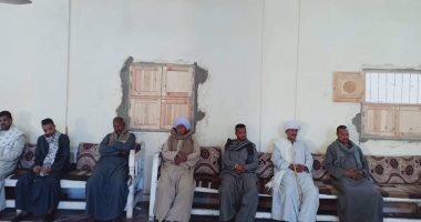 أهالى قرية بأسوان يقيمون سرادق عزاء للرئيس الراحل حسنى مبارك.. صور