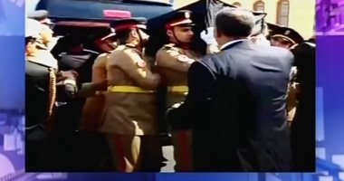 لحظة دخول نعش الرئيس الراحل حسنى مبارك لمسجد المشير لآداء الصلاة عليه