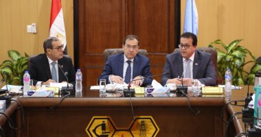 وزير التعليم يبحث مع وزير البترول إنشاء شركة تحفظ المياه بالتربة