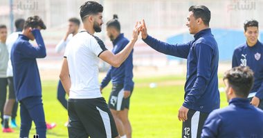 مصطفى محمد يحتفل بتأهل الزمالك للنهائى وشيكابالا يداعبه بمكافأة ساسى