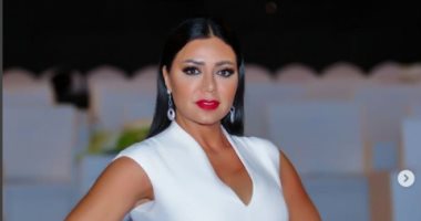رانيا يوسف تداعب كلبها: "الوحيد على الأرض الذى يحبك أكثر مما تحب نفسك"