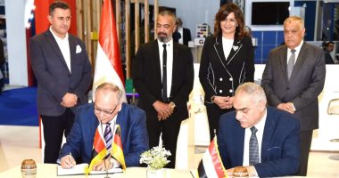 "الهجرة" والعربية للتصنيع يشهدان توقيع اتفاقية بأنظمة الألومنيوم مع شركة ألمانية