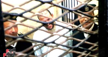 جزار يذبح 7 أشخاص من أسرة واحدة ويضحك لحظة النطق بإعدامه.. حكاية سفاح كفر الدوار الذي استضافه صديقه فى منزله فغدر به ليلا بذبح عائلته لسرقتهم.. وجنايات دمنهور تقضى بالإعدام شنقا خلال شهر من الجريمة.. فيديو وصور
