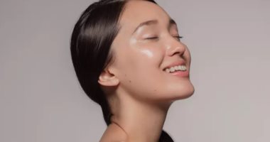 خدعة تجميل على طريقة بنات كوريا لرفع الرموش بشكل طبيعى.. مش محتاجة ماسكارا 