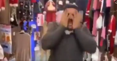 عراقى "يلطم" على وجهه بسبب فتح الحدود أمام مصابى كورونا فى إيران.. فيديو