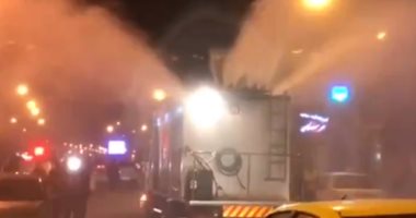 سيارات تجوب مدينة الأهواز لتعقيم وتطهير الشوارع والمواطنين من كورونا.. فيديو