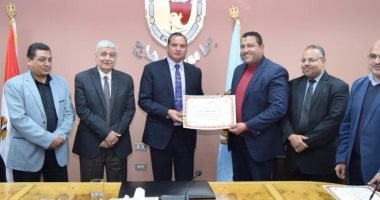 جامعة سوهاج تكرم الإدارات الفائزة في مسابقة قادرون 