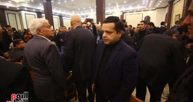 هنيدى وإلهام شاهين وليلى علوى وعمرو مصطفى يشاركون فى عزاء مبارك