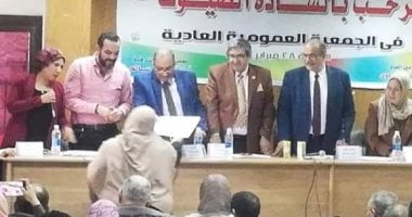 نقابة الأطباء بالشرقية تكريم 39 طبيبا مثاليًا