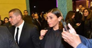 عمرو دياب ودينا الشربينى وحسن شحاتة يشاركون فى عزاء مبارك