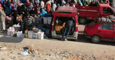 شكوى من انتشار الباعة الجائلين والقمامة فى حدائق أكتوبر