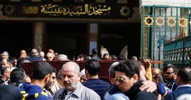 وصول جثمان ألحان الموجى إلى مسجد السيدة نفيسة لأداء صلاة الجنازة.. صور