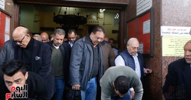 أبو رجيلة وأحمد مصطفى ونائب رئيس الزمالك فى تشييع جنازة مجدى شرف.. صور