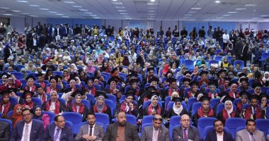 محافظ قنا يشهد حفل تخرج الدفعة السادسة لكلية الطب بجامعة جنوب الوادي