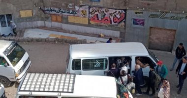 "سيبها علينا".. قارئ يشكو من تكدس التكاتك أمام محطة مترو عزبة النخل