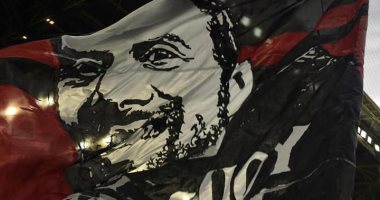 صور.. الراحل عمرو فهمي يزين مدرجات الدوري الألماني في مباراة دورتموند وفرايبورج