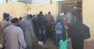 إقبال كبير من أهالى الواحات على قافلة الأزهر الطبية فى يومها الأول.. صور
