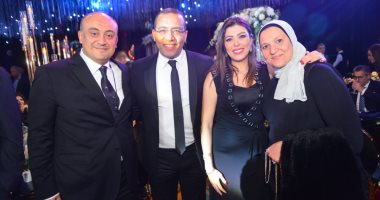 صور.. علاء الكحكى وحرمه مع خالد صلاح فى زفاف نهلة مدحت شلبى
